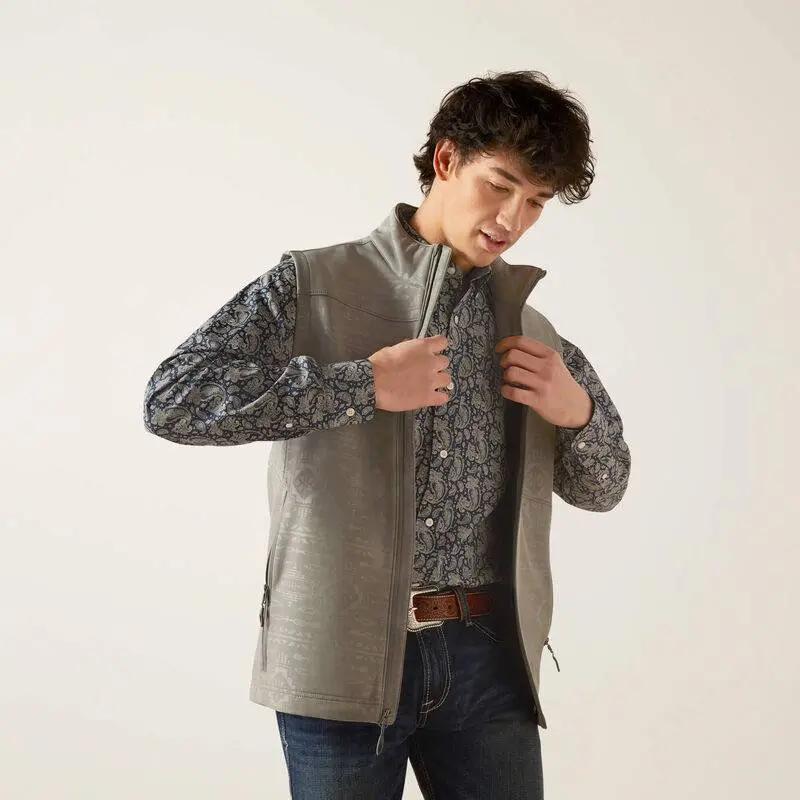 ARIAT – MEN’S Vernon 2.0 Softshell Vest ( JETTY GRAY EMBOSSED)