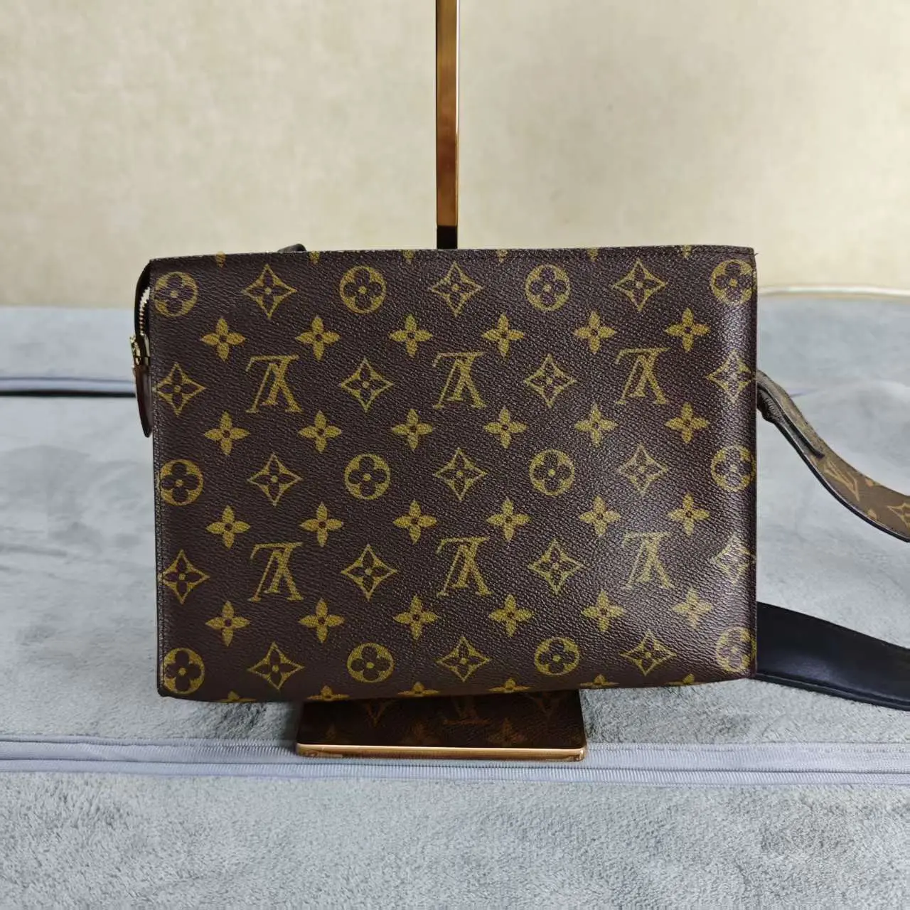 Pre-owned Louis Vuitton leather Crossbody Bags LV Crossbody Bag 779795