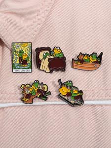 cute frog design brooch, fashion alloy badge for daily clothing decor, trendy all-match & exquisite brooch for birthday gift