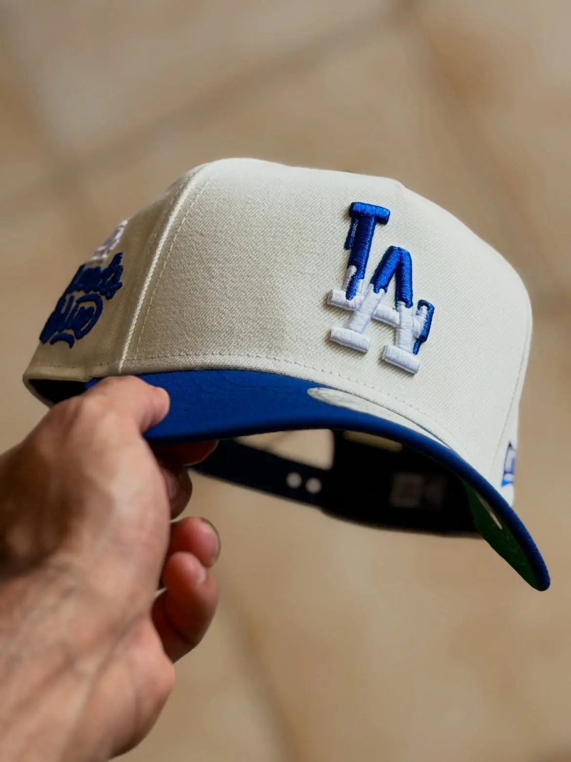 New Era LA Dodgers 9FIFTY Snapback Hat, White and Royal Blue Cap, MLB Baseball Hat, LA Logo Embroidered, Flat Bill Streetwear, Adjustable Snapback, Classic Sports Cap, Unisex Casual Headwear, Los Angeles Fan Gift, Trendy Urban Style,Premium Everyday Style
