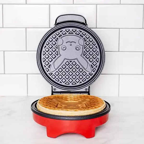 Uncanny Brands Pokémon Pikachu Waffle Maker Uncanny Brands Pokémon Pikachu Waffle Maker
