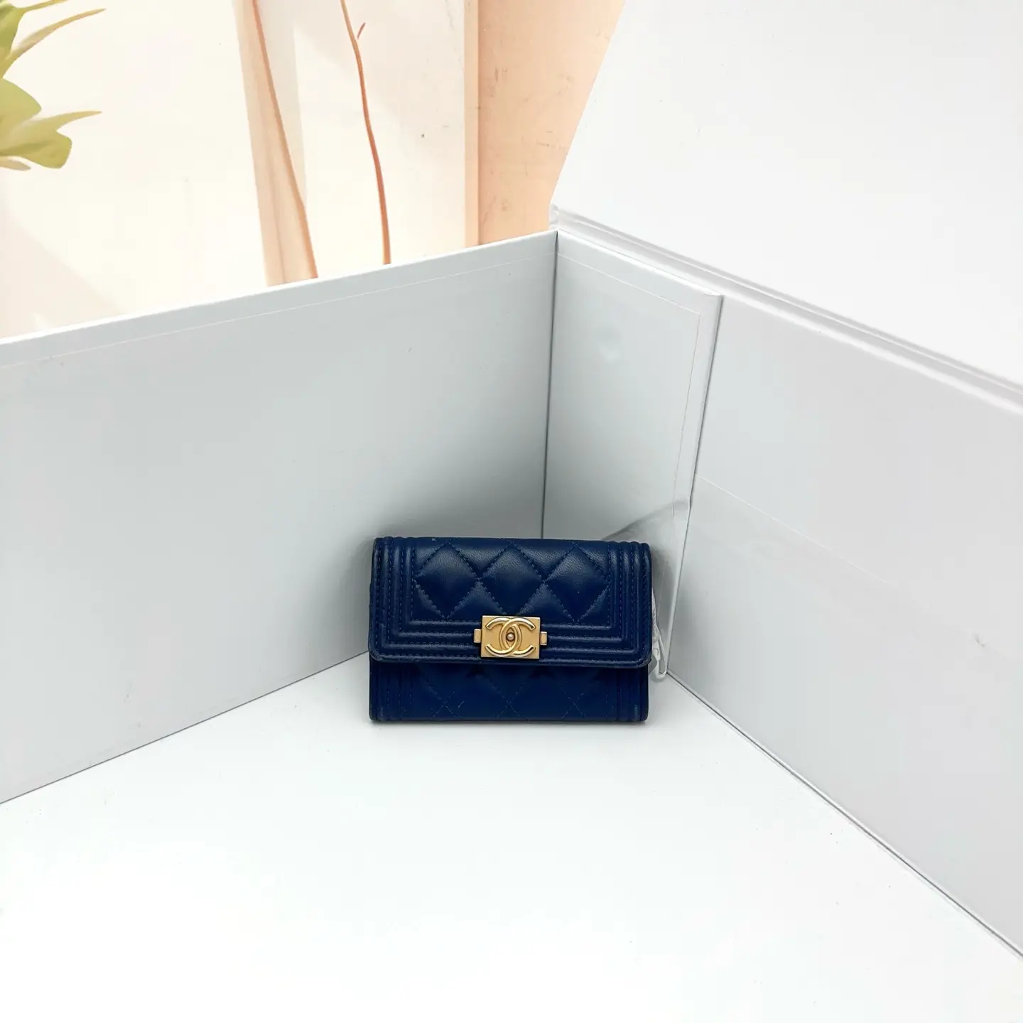 Pre-owned CHANEL Blue Quilted Leather Boy Flap Compact Wallet FO71622934483
