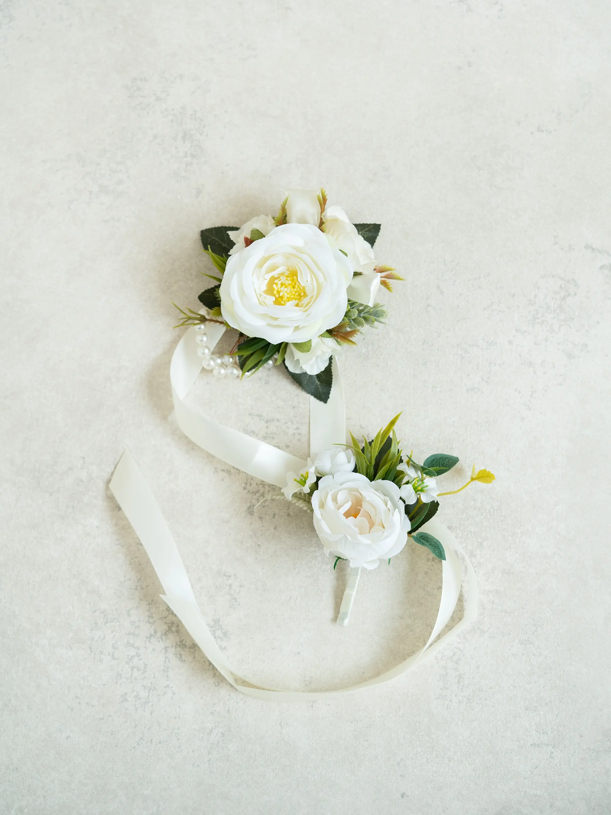Soft White Garden Rose Wrist Pearl Corsage & Boutonniere Set - Soft White Camellia Prom Corsage, Boho Wedding Flower Girl Wristlet, Homecoming Corsage, Groom Boutonniere, Bridesmaid Corsage Gift with Customizable Ribbon Colors and Silk Flowers