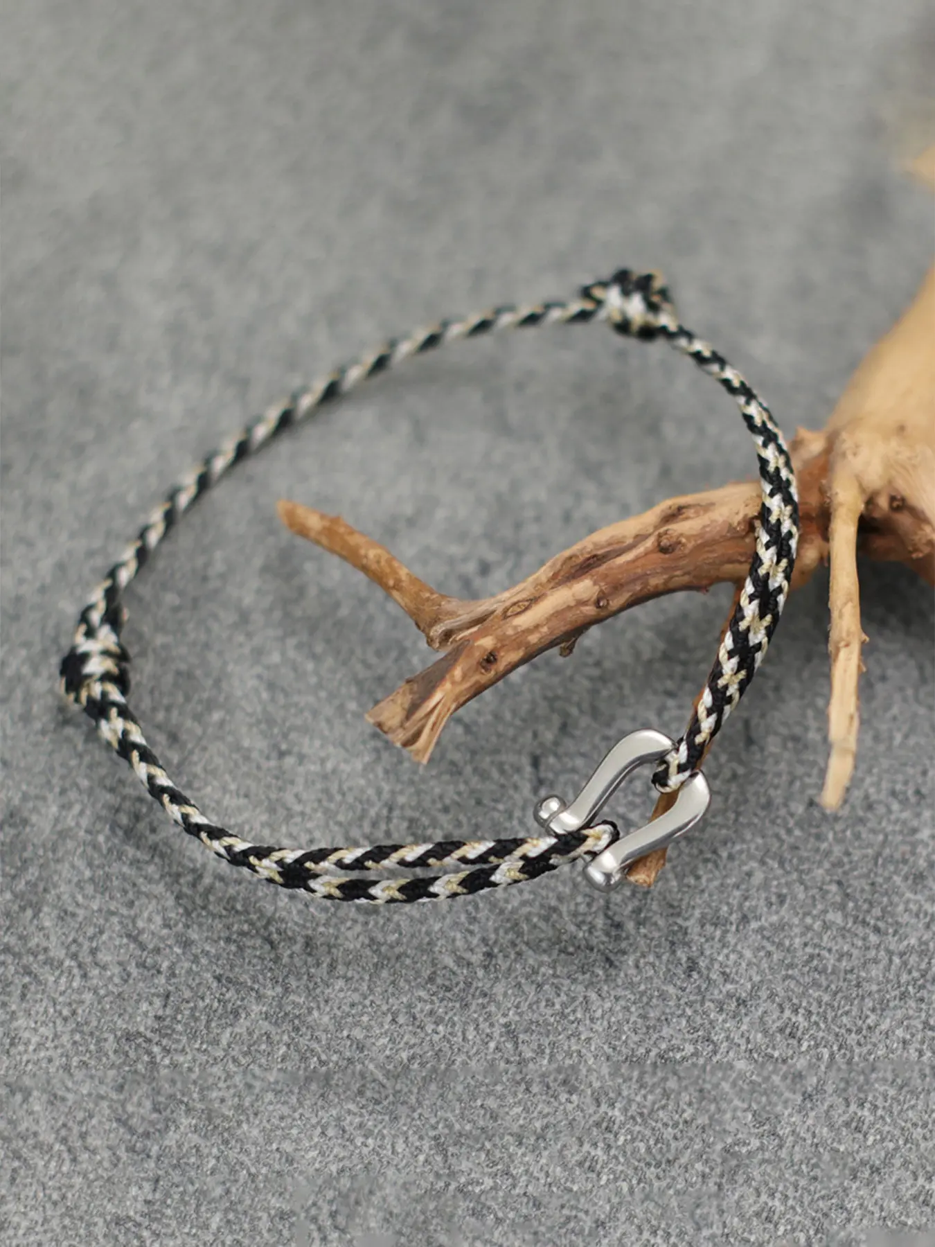 Adjustable Men's Paracord Bracelet with Horseshoe Buckle, Outdoor Sports Style Handwoven Multicolor Gift, Casual Fashion Accessory