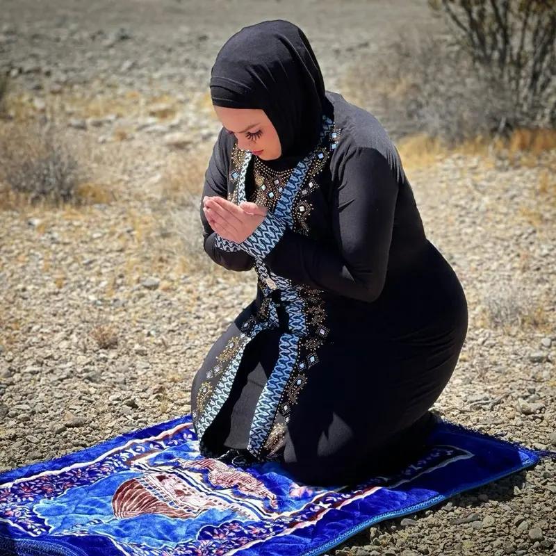 Prayer Rugs - Blue and White Design for Islamic Prayer