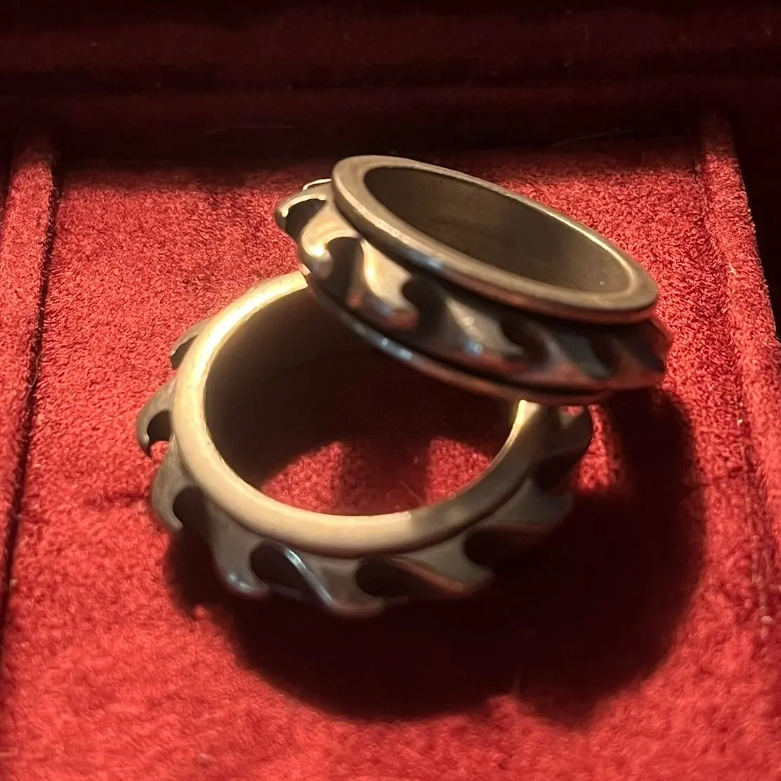 Spiked Spin Ring