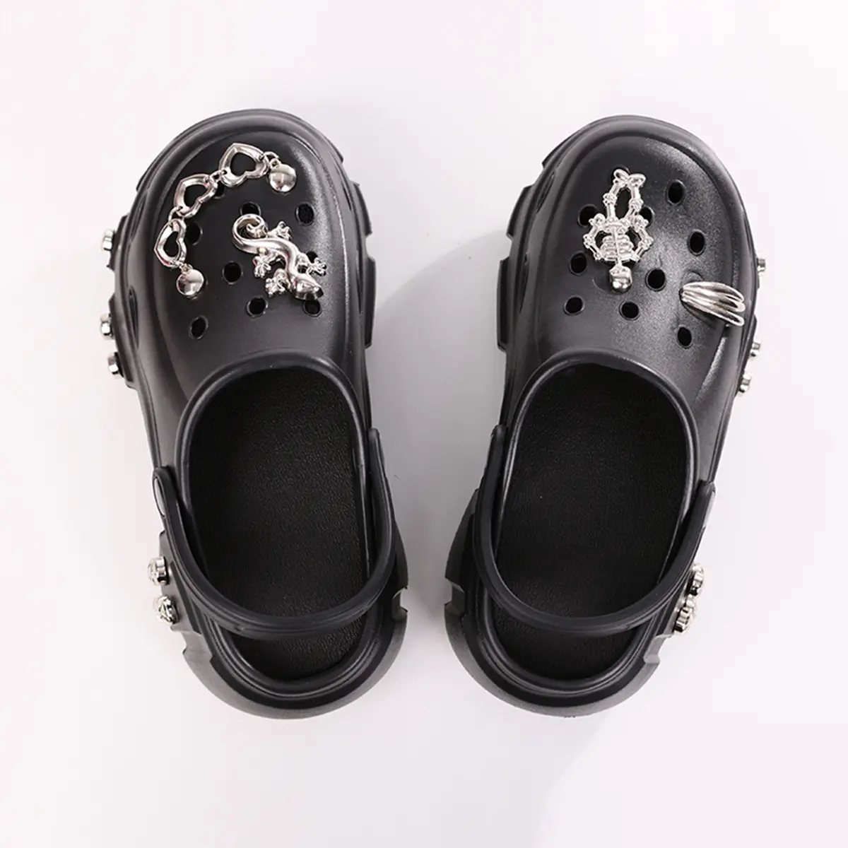 Punk Phantom Series Thick Sole Studded Clogs -Trendy Brand Sweet,Cool Style Grils ,Chain Decor Plain Comfort Clogs,Summer Thick Sole, Non - slip Outdoor Sandals,Birthday Gift，Back To School