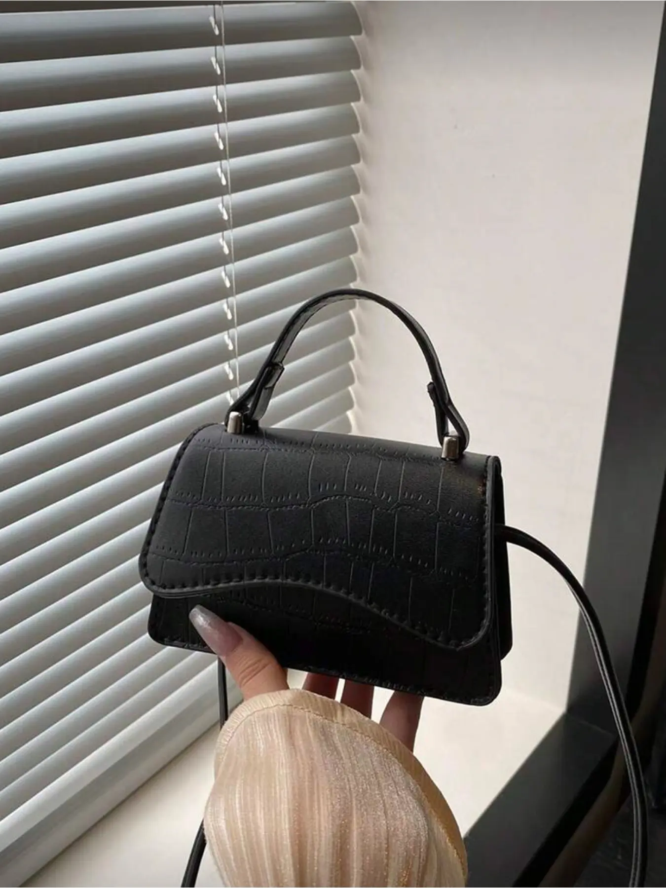 2026 New Minimalist Crocodile Texture PU Mini Handbag Women Casual Crossbody Bag for Shopping Daily Use ideal for Young Women College Students Office Workers White-collar
