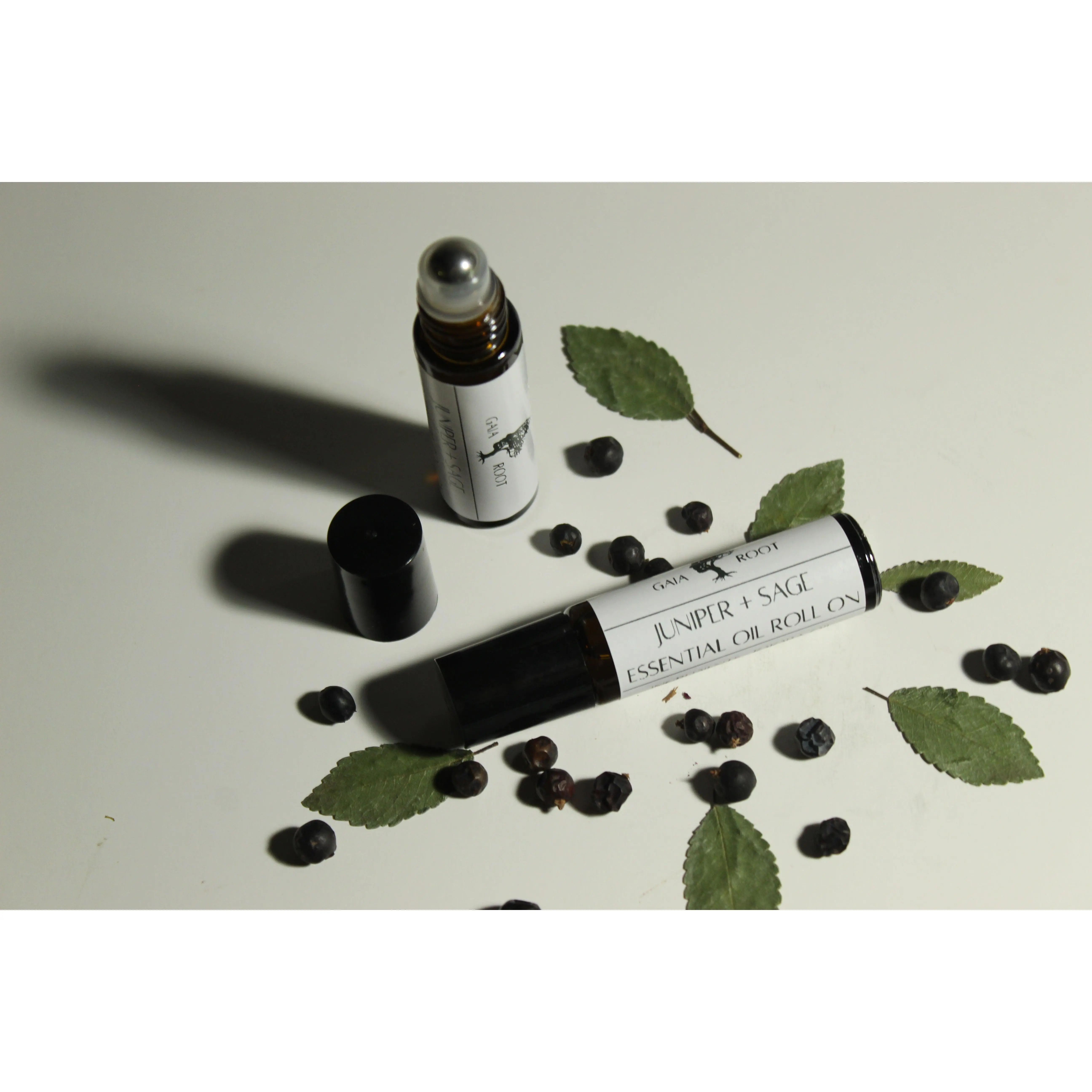ESSENTIAL OIL ROLL-ON  JUNIPER + SAGE