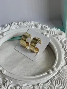 Aretes Pequeños Laminados 14K