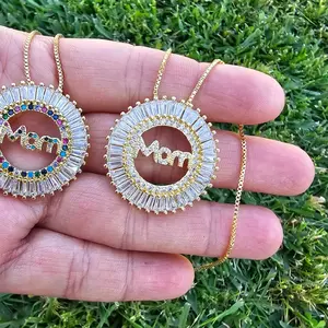 Mom round pendant necklace