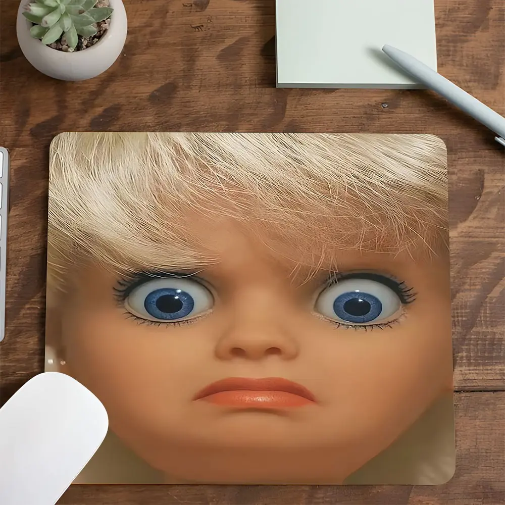 Square Shocked Blonde Doll Viral Meme Gaming Mouse Pad, Computer Mouse Pad, Funny Viral Design, Aesthetic Desktop Decor, Non-Slip Rubber Mousepad with Stitched Edge, Small Mouse Pad for Laptop PC Gaming Work Daily Use, Gift for friend, Desk Accessories