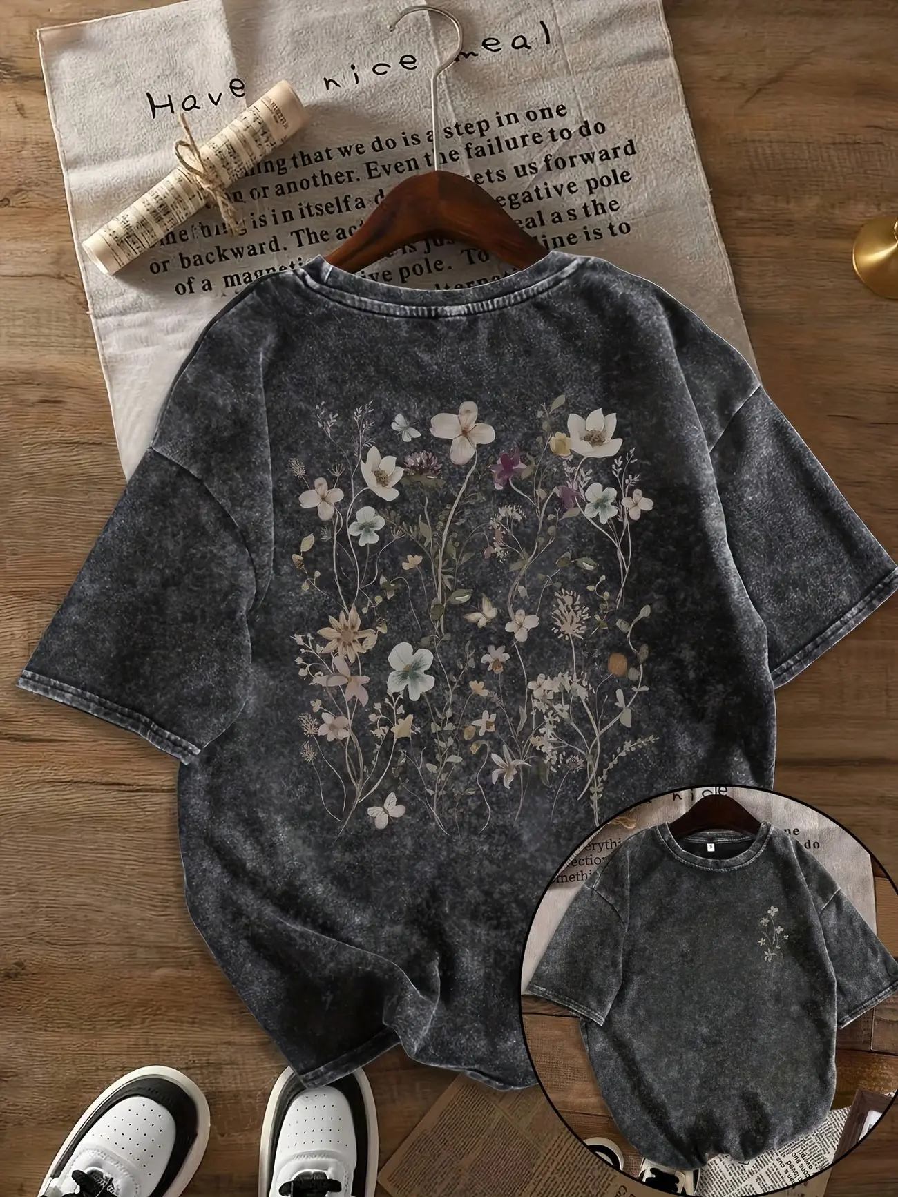 Stylish retro floral print T-shirt, fashionable and versatile washed T-shirt, a must-have for women's street style.