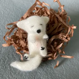 Handmade Needle-Felted White Fox Figurine, Cute Decorative Animal Craft for Home Display