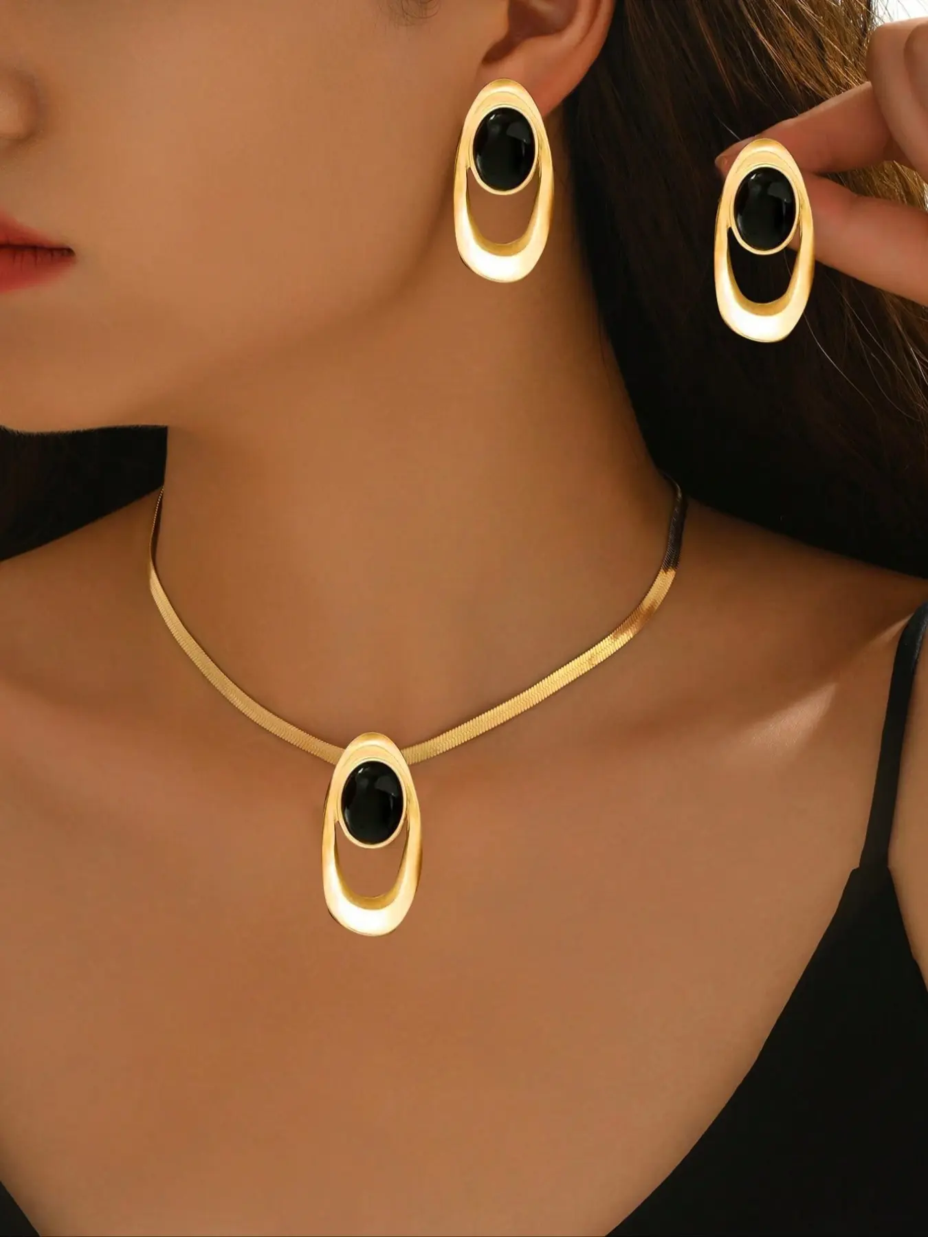 3 Pcs Geometric Necklace and Earrings Set, Metal Oval Golden Pendant Necklace with Black Acrylic Color-Block Design, Versatile for Daily, Festivals and Parties