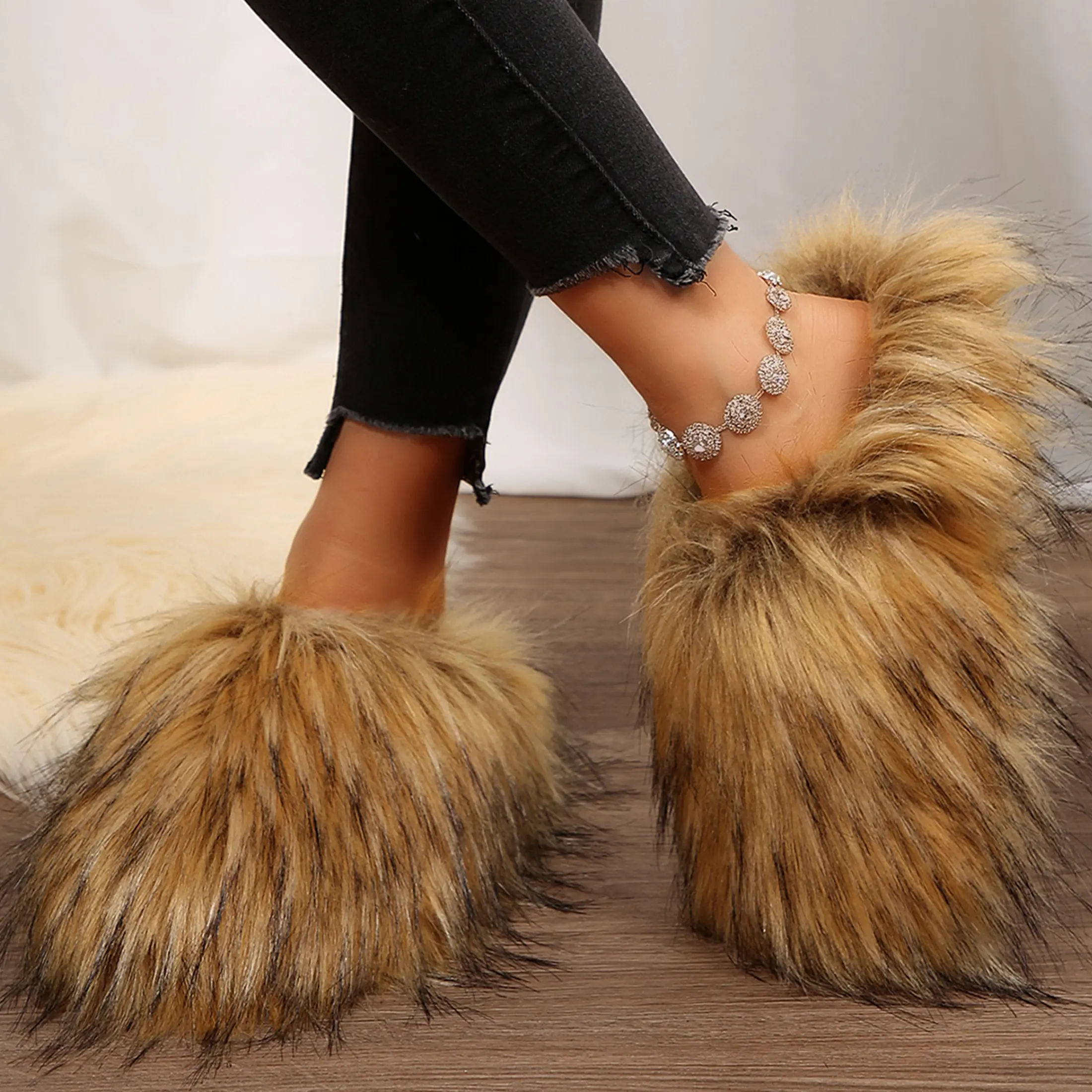 Plush Faux Plush Slide Slippers for Women Vibrant Multicolor Design, Soft & Stylish House Shoes for Trendsetters