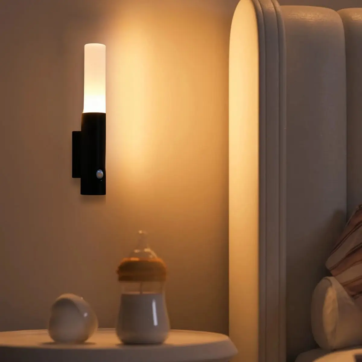 1pc Rechargeable Magnetic LED Wall Light, Smart Motion Sensor Night Lamp, Portable Wireless Design, Ideal for Hallway, Bedroom, Staircase, Bathroom, Led Nightlight, Bedroom Led Lights, Home Lighting, Indoor Wall Light