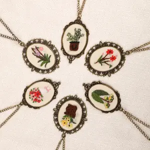Weekend Stress Relief DIY Project, Beginner Mini Embroidery Kit, Vintage Floral Design with Antique Base & Chain, Creative Art Hobby, Handicraft, Handmade Embroidery