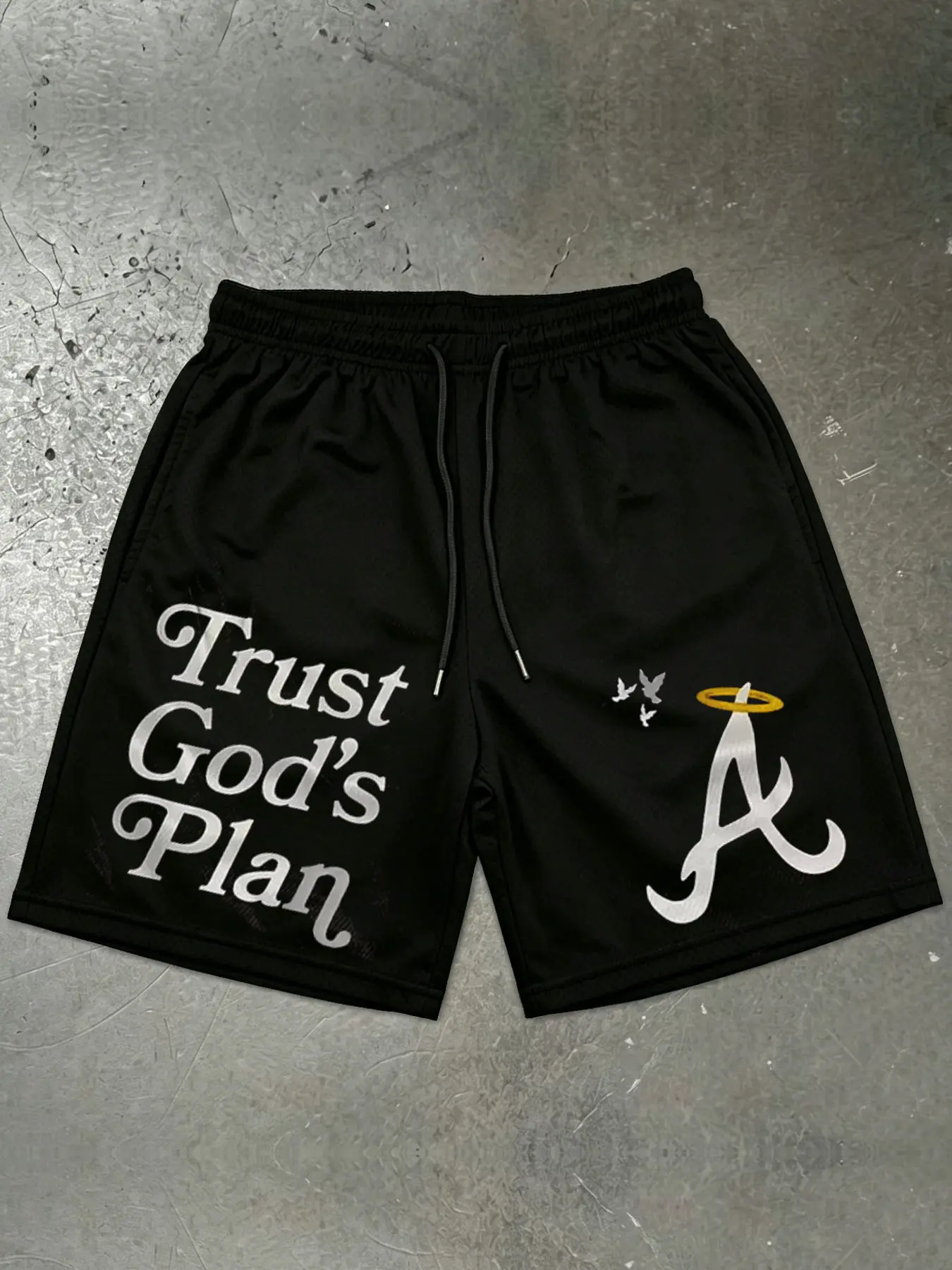 1 PCS Black Mesh Shorts, "Trust God's Plan" Angel Halo Graphic Print, Faith-Inspired Streetwear, Breathable Drawstring Athletic Shorts, Ideal for Gym, Casual Wear & Religious Fans