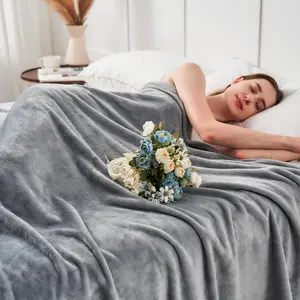 Double-Sided Cloud Plush Warm Solid Color Fleece Blanket, Contemporary All Season Throw Blanket for Home, Versatile Knee Blanket for Pets