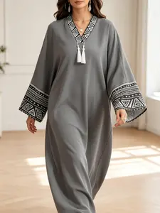 Deep Long Robe Dress, Elegant Floral Pattern, Loose-Fit V-Neck, Ideal for Muslim Women, Daily Wear, Prayer, Eid Celebrations, Kaftan Dresses