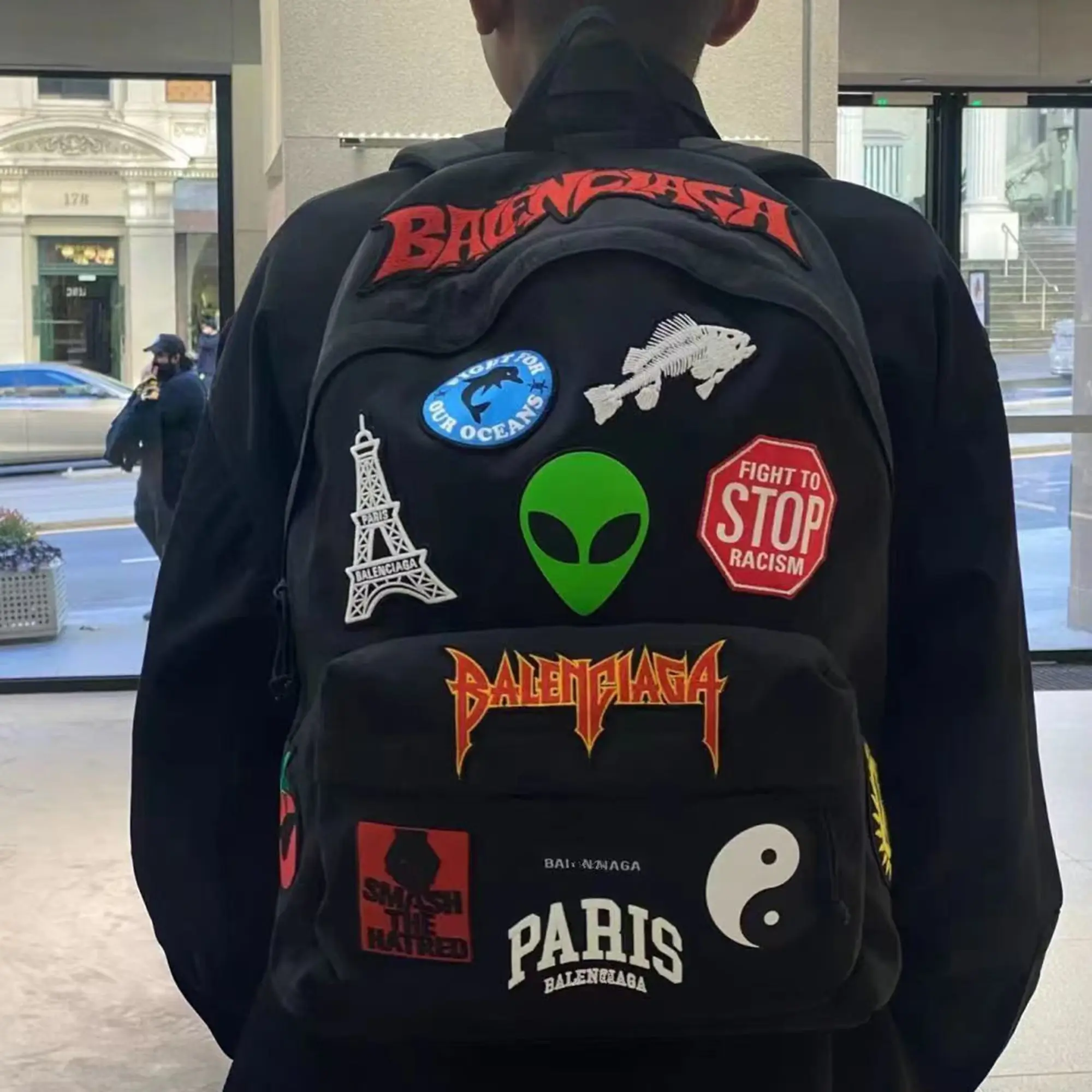 Vintage Streetwear Patchwork Backpack, All Over Iconic Patches Embroidered Canvas Daily Backpack, Fashion Graffiti Alien Yin Yang Tomato Patches Large Laptop Backpack For Street Fashion Lovers
