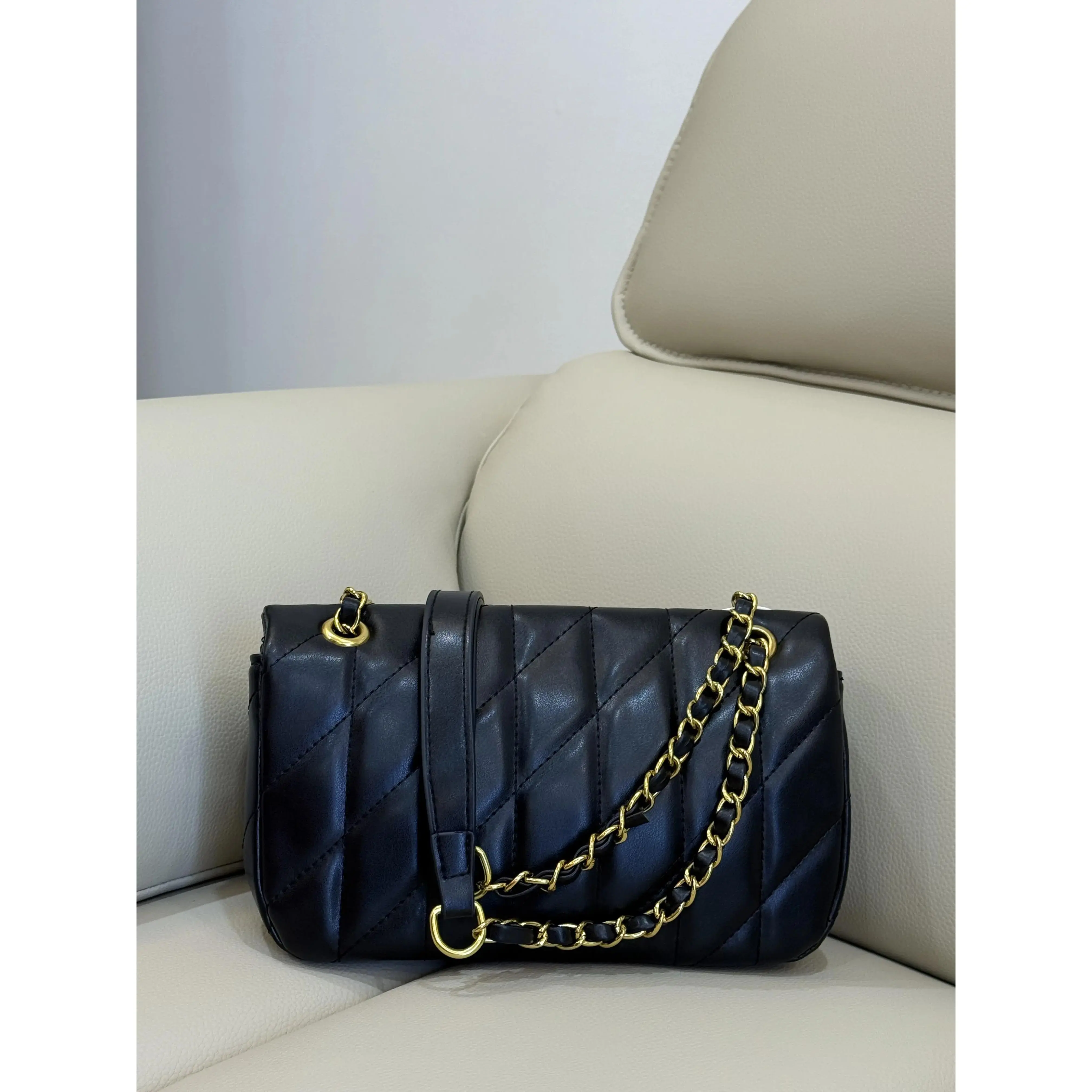 Women's quilted crossbody bag, black shoulder bag, gold chain bag, leather shoulder bag, women's classic flap bag – a perfect gift for family and friends.
