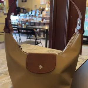 Fashion Crescent Bag Lightweight Durable Nylon Handbag with Adjustable Strap Satchel for Versatile Use in Multiple Colors Stylish Essential Companion