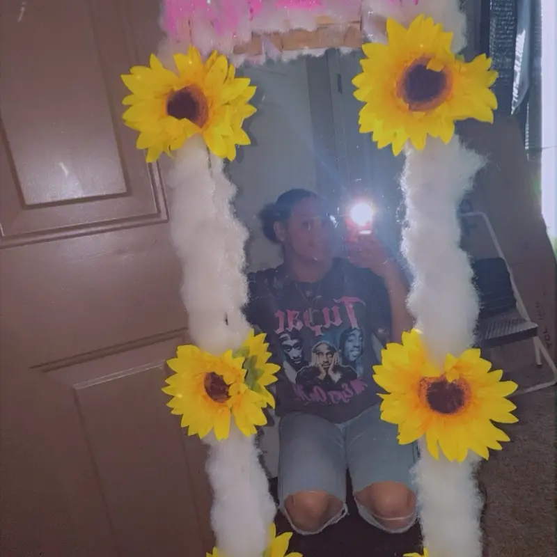 LED SUNFLOWER DECORATED MIRROR