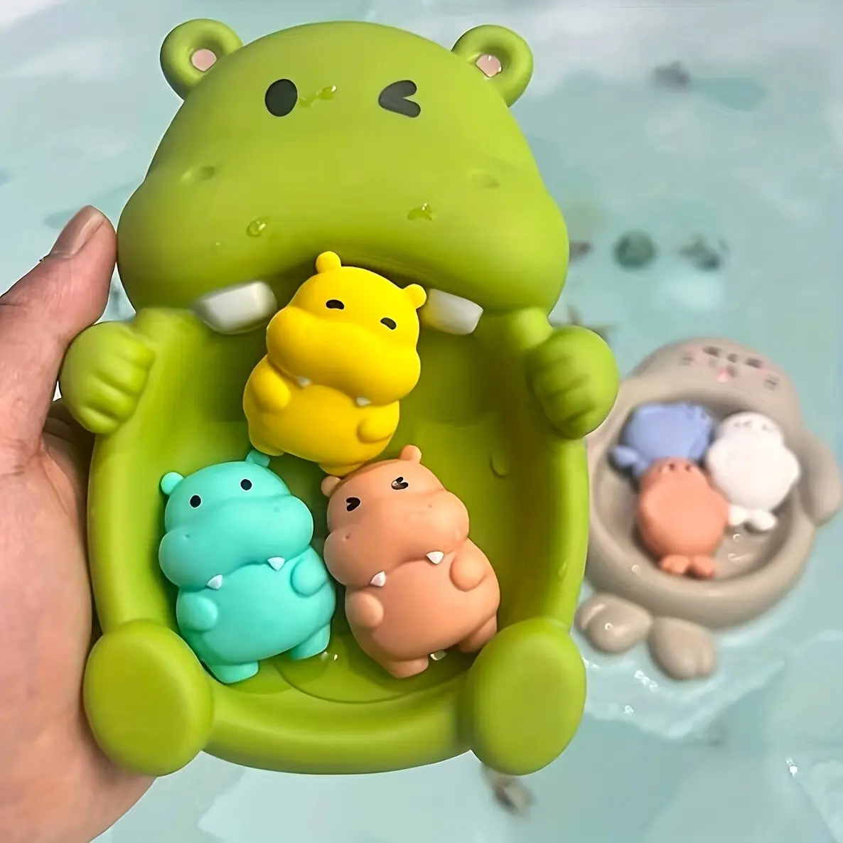 A set of cute sea lions/a set of adorable hippos are fun bath accessories for families. They can float on the water, adding excitement to bath time. Perfect for bathroom fun, pool parties and Play.