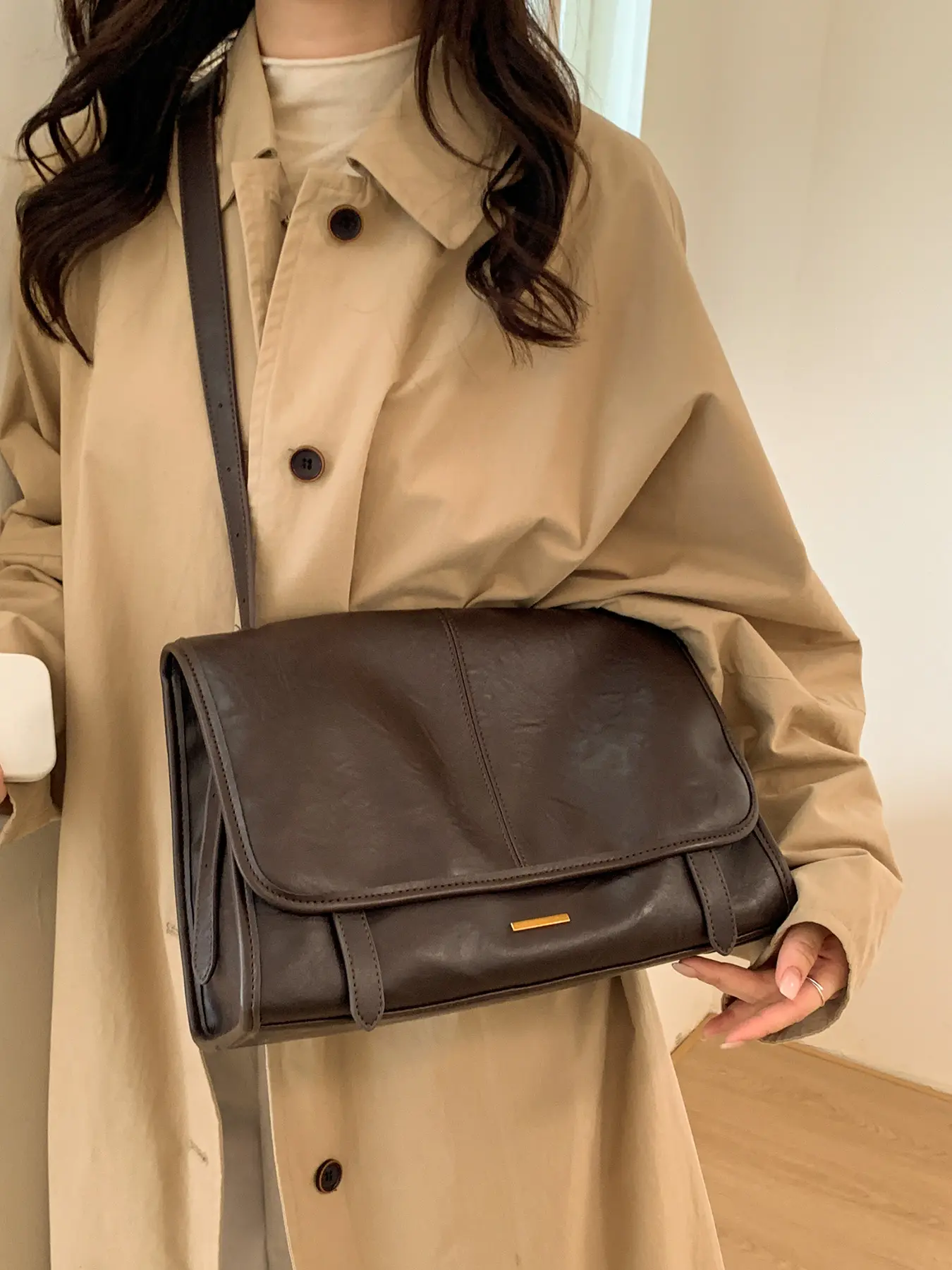 1pc Stylish minimalist casual retro solid-color design perfect for daily commuting, shopping, work, and school. Versatile women's shoulder bag essential for fall and winter. Textured Commuter Bag