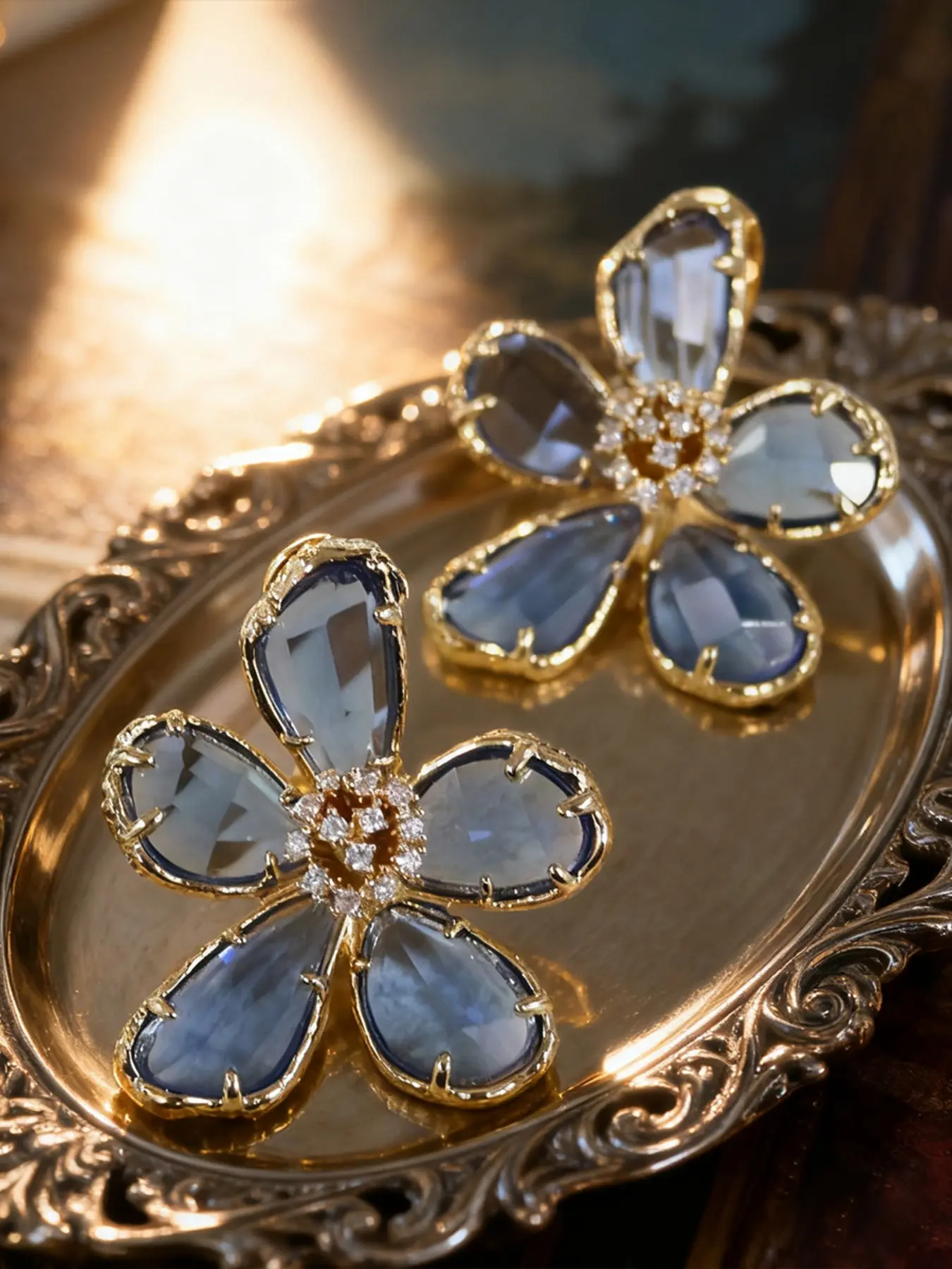 Elegant Blue Crystal Flower Earrings, 18k Gold Plated, Diamond Center Design, Fashion Jewelry for Parties and Daily Wear, Statement Earrings, Floral Stud Earrings, Stud Earrings Jewelry, Studs Earrings
