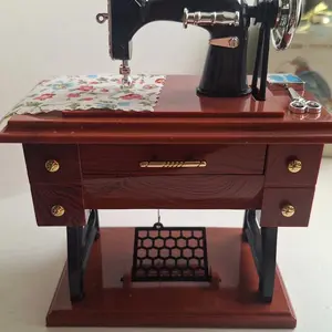 Vintage Mini Sewing Machine Music Box European Retro Classical Treadle Sewing Machine Table Desk Mechanical Clockwork Music Box for Home Decor Birthday Gift