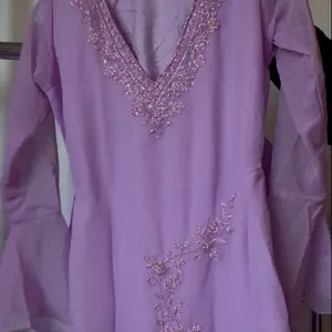 Light Purple 90s Kurti with Elegant Embroidery and V-Neck Design