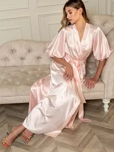 Pink satin bridesmaid robe with short sleeves Long bridal kimono robe Bride robe for wedding day Plus size boudoir robe Bridal party robes