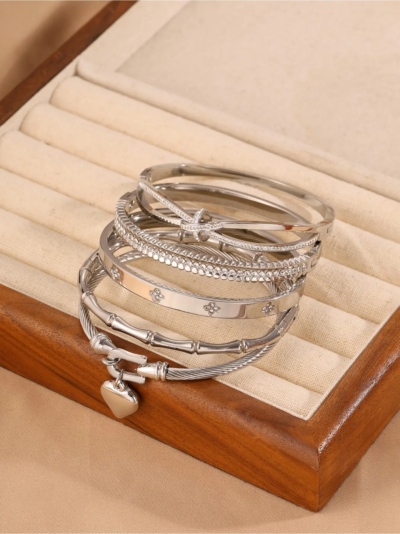5-piece elegant and luxurious 304 stainless steel matching bracelets set, Bracelet Sets, a high-quality and fashionable Rhinestone Bracelet suitable for both women and men, suitable for daily wear and parties, and an ideal gift for Christmas