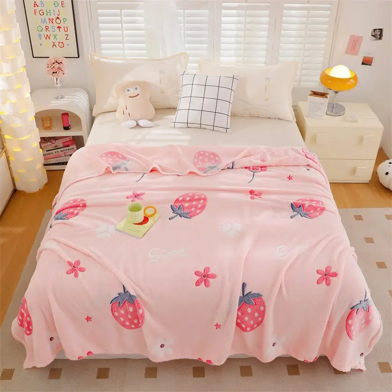 Strawberry Pattern Blanket Soft Printed Throw Blanket Lightweight Breathable Cozy Blanket Throw for Sofa Office Nap Camping Travel All Season Graphic Throw Blanket