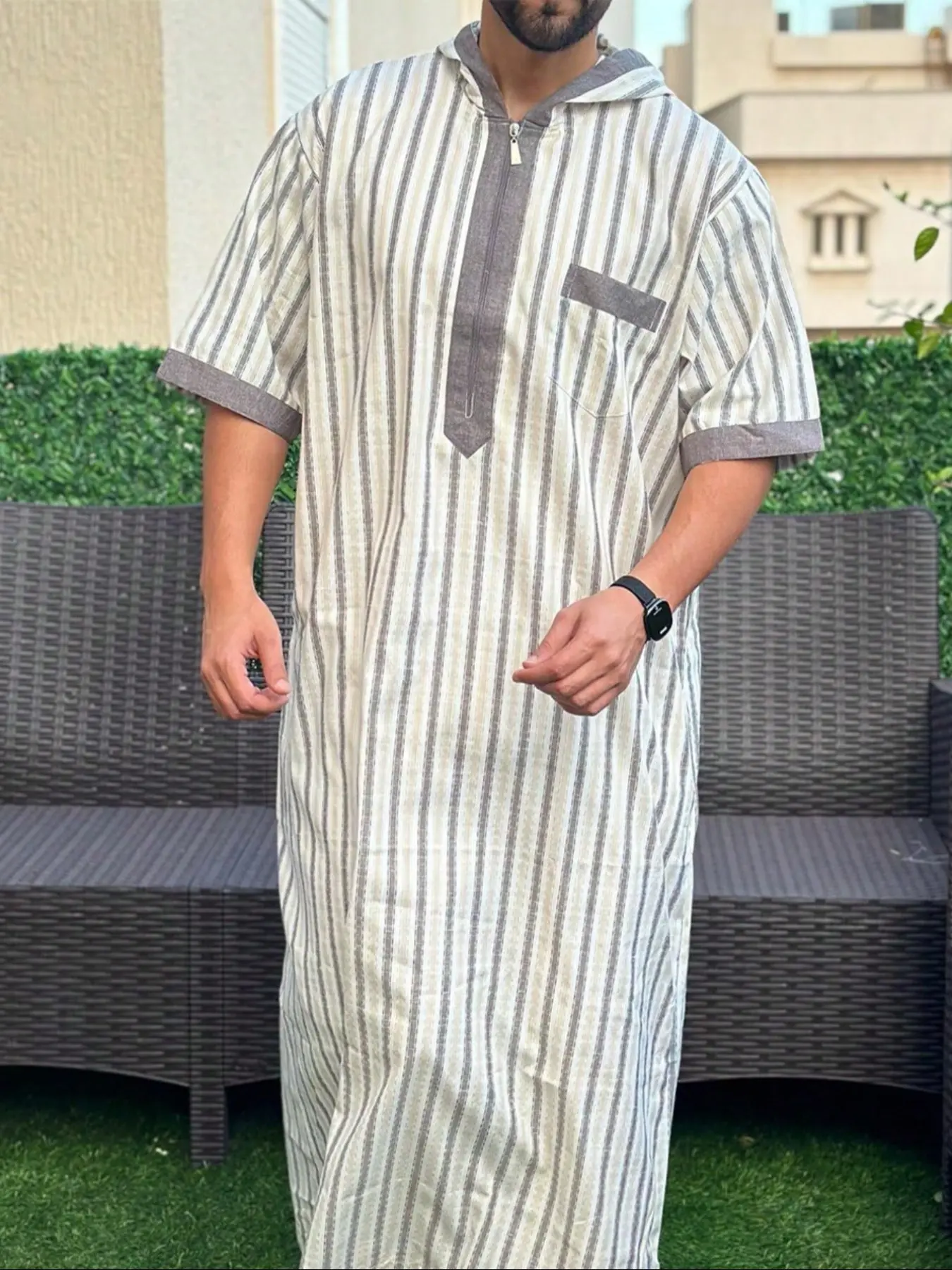 Muslim men's thobe short sleeve hooded striped loose Saudi men's traditional clothing suitable for daily outings holiday parties Ramadan gifts Islamic men's clothing Authentic Saudi Thobe Modesty Thobe Traditional Arabic Robe