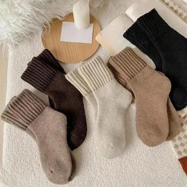 Ultra Cozy Winter Essentials 5-Pack Women's Solid Color Mid-Calf Socks Soft Warm Fleece-Lined Everyday Socks for Fall and Winter Comfort Home Wear -RR
