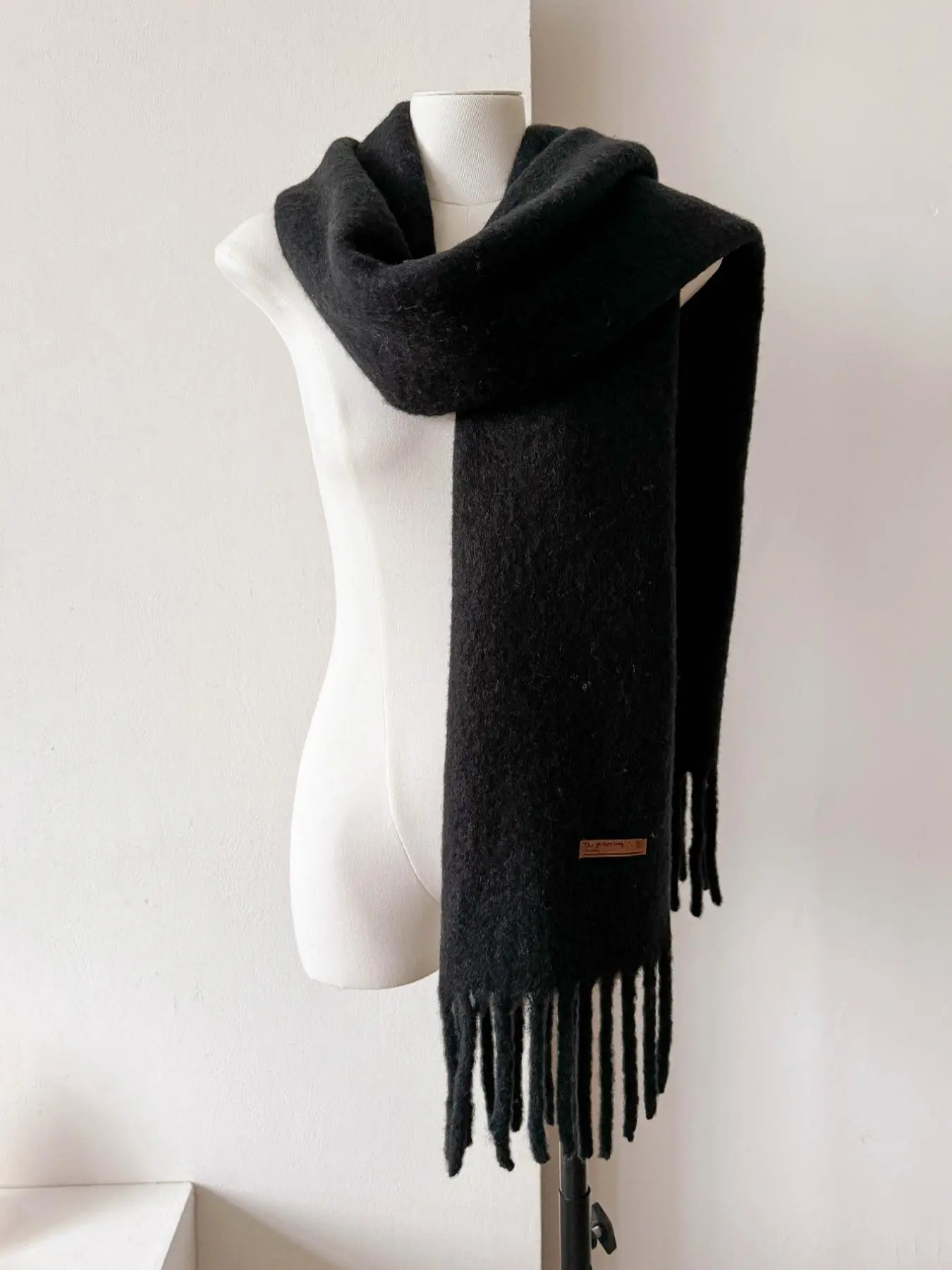 Solid Color Tassel Decor Wool Fluffy Soft Scarf, Casual Soft Warm Trendy Solid Shawl for Women & Men, Fashion Accessories for Daily Wear, Knitted Scarf