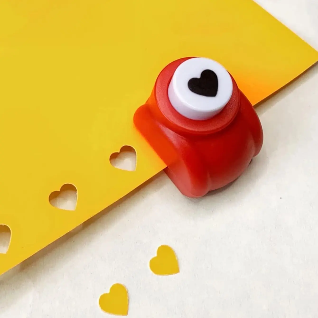 Random Color Mini Embossing Machine, Creative Portable DIY Craft Tool, Handmade Crafts, Paper Cutting Children Education Toy, Small Flower Press Machine, Handheld