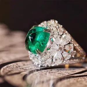 New Retro Ring Classic Emerald Green Zircon Ring Wedding Anniversary Celebration Holiday Gift Fashion Accessory
