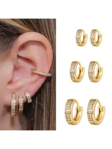 Super Flash double-row stud earrings with a unique design. A gift for your girlfriend featuring earlobes and earclips.