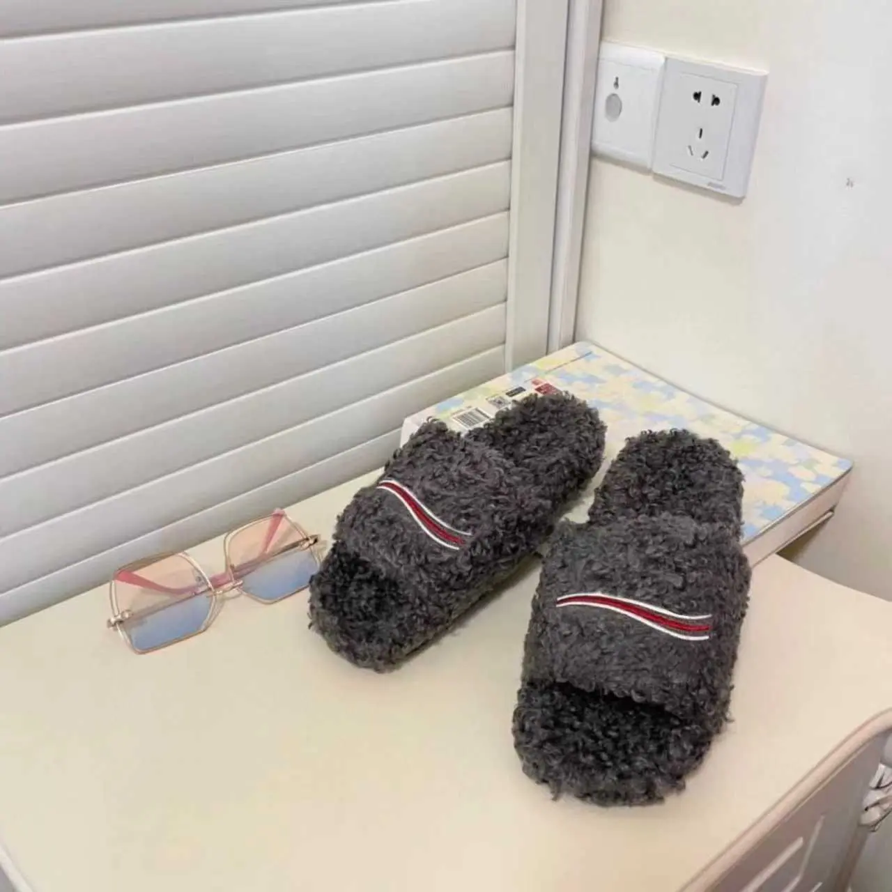 2026 Unisex Fluffy Fuzzy Warm Plush Fur Letter Slides Comfortable Flat Flipflop Footwear For Sports And Outdoor Daily Wear Cozy Non Slip Soft Sole Casual Slippers For Men And Women