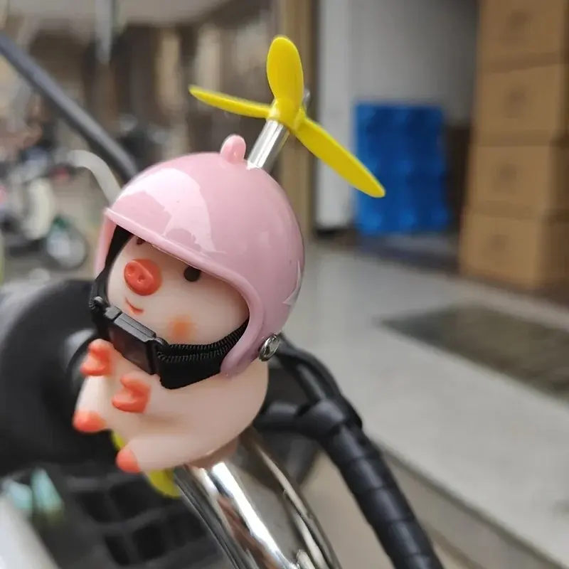 Cute Helmet Piggy Design Bicycle Handlebar Decoration, 1 Count Standing Piggy Bicycle Ornaments, Outdoor Cycling Accessories, Car Interior Ornaments