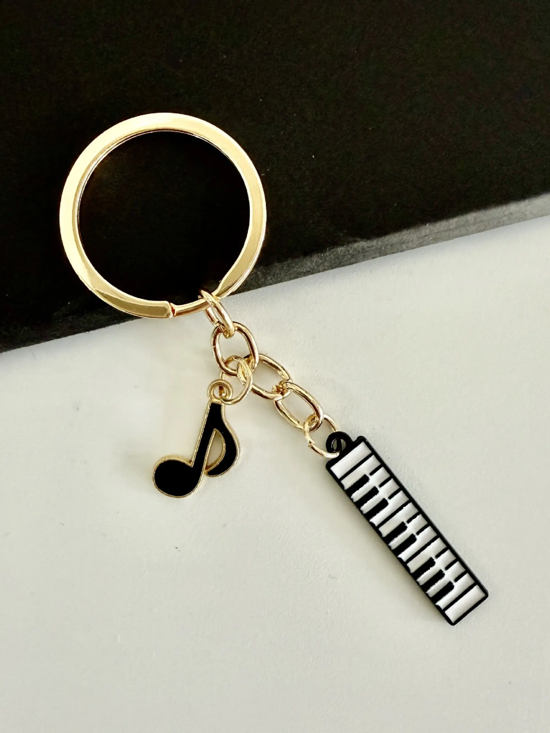 Music Note Piano Key Violin Combination Keychain, Unique Fashion Key Ring Accessory, Stylish and Personalized Key Holder, Stylish Keyring