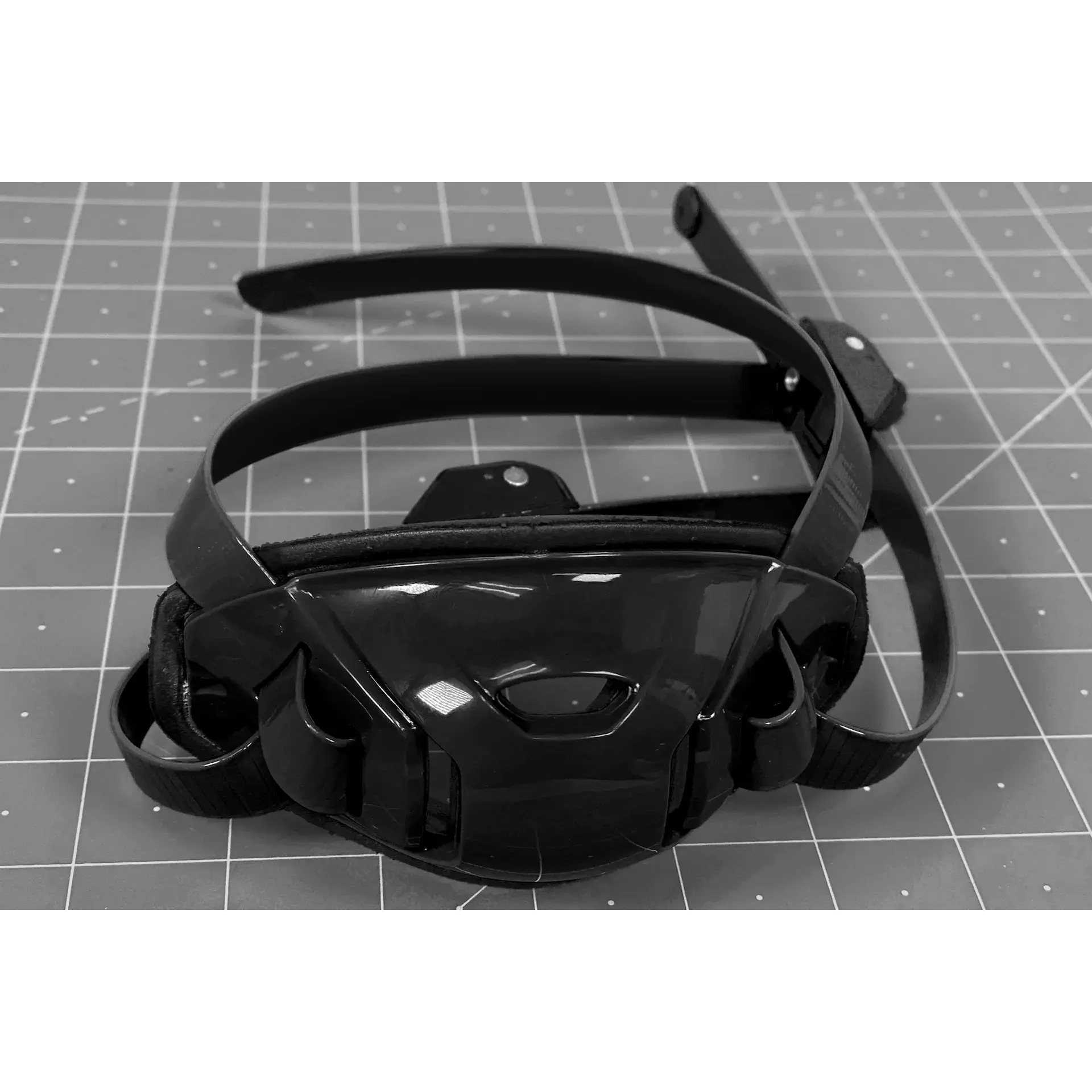 Riddell SpeedFlex Polycarbonate Hard Cup Chinstrap with Cam-Loc System, Tight Fit, Extra Venting - Unbranded, Sports