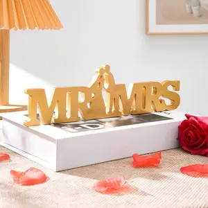 New Mr&Mrs Wedding Letter Decoration Sign Novelty Decor Wedding Holiday Party Home Atmosphere Warm Desktop Decoration Decorative Plaque