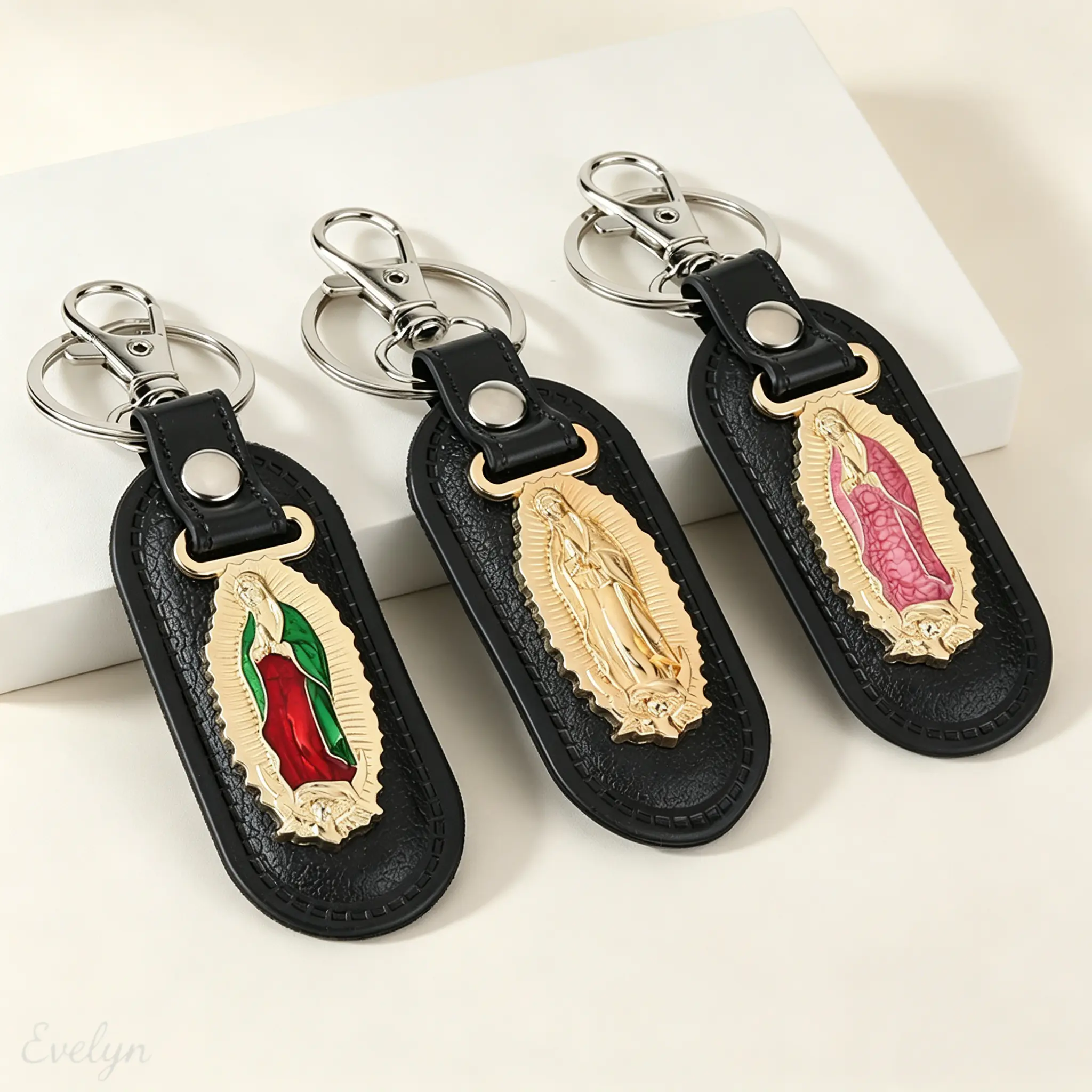 Religious Folk Figure Leather Keychain, Gold Embossed Guadalupe Lady Pendant Key Holder, Lobster Clasp PU Leather Car Bag Decor Key Accessory for Men Women Daily Styling, Keychain Charm, Key Tag