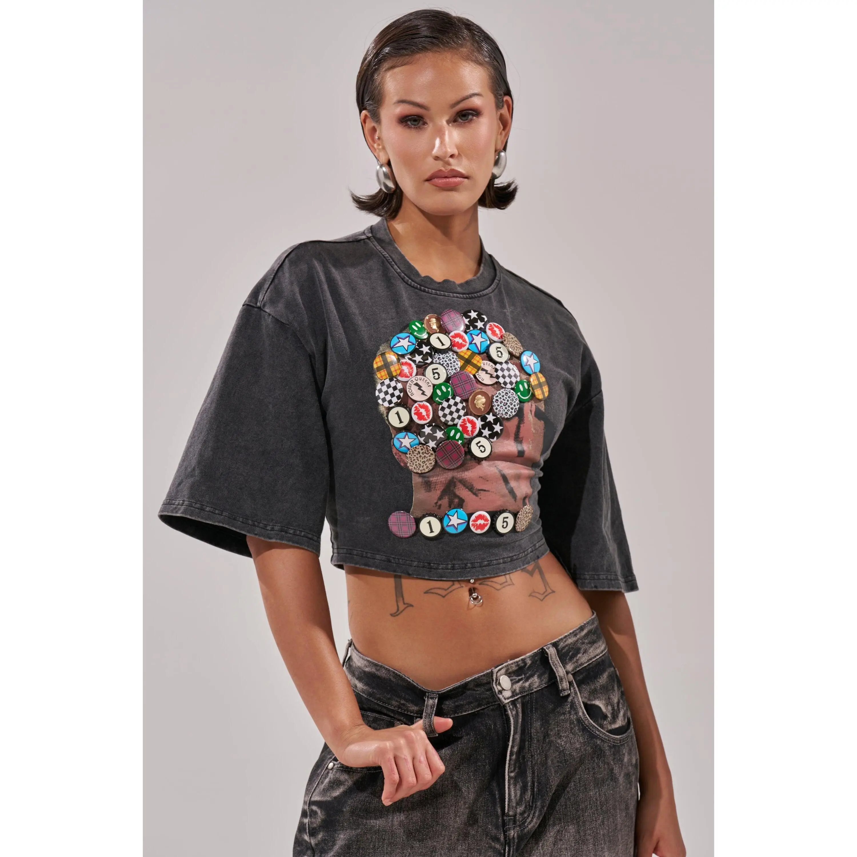 PINNED DOWN MINERAL WASHED TEE IN GREY